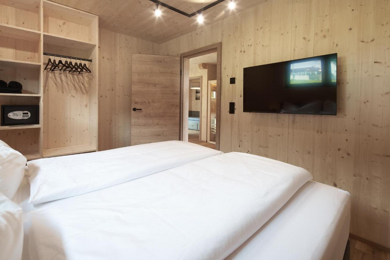 Black Forest Lodges - Gehobene Ferienwohnungen Mit Privatsaunas Tulfes Exterior photo